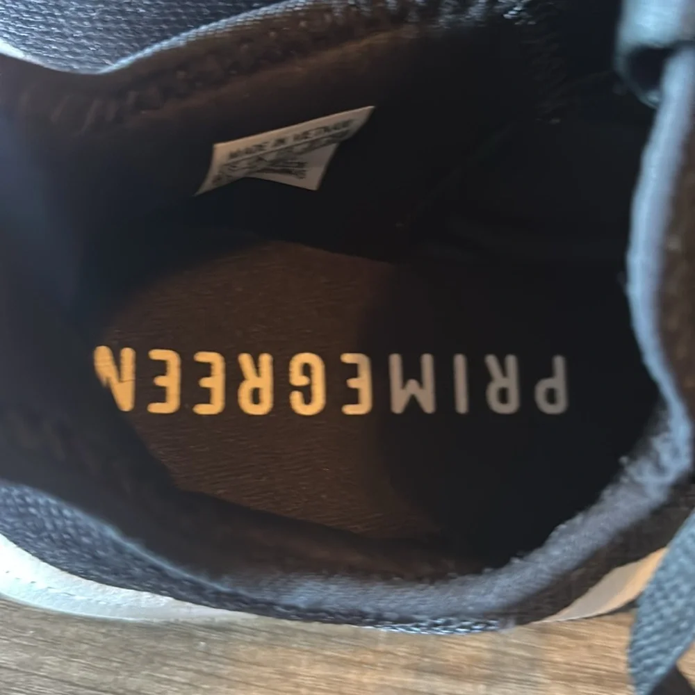 Adidas basic sneakers size 8.5 - Picture 3 of 5